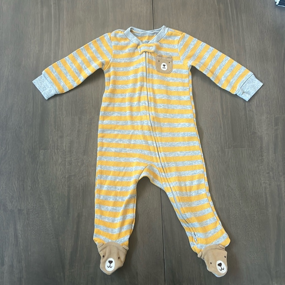 Child of Mine by Carter’s footed sleeper size 6-9 months